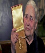 Huy chương Nobel của Doris Lessing được đấu giá