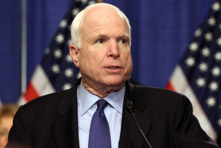 Trong sách mới, Thượng nghị sĩ John McCain chỉ trích ông Trump